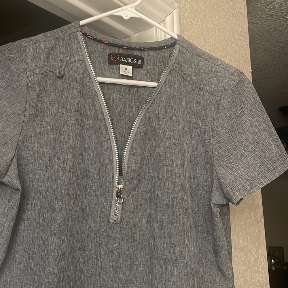 Koi scrubs